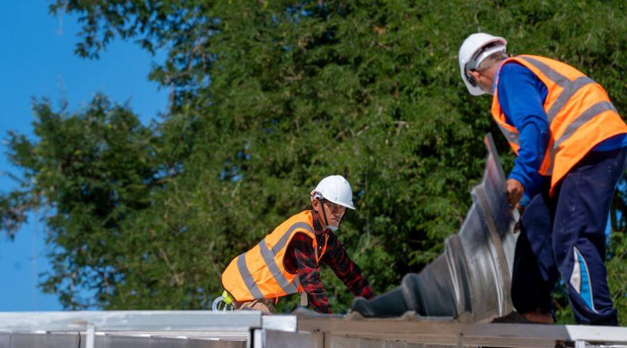 Professional gutter cleaning in Laketon, IN